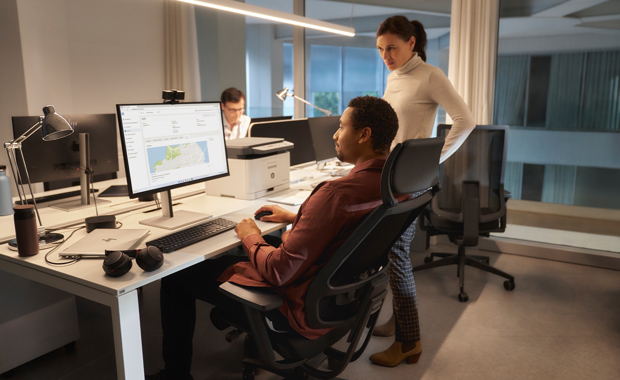 People working in open office using HP products with AI-powered support and endpoint security solutions.