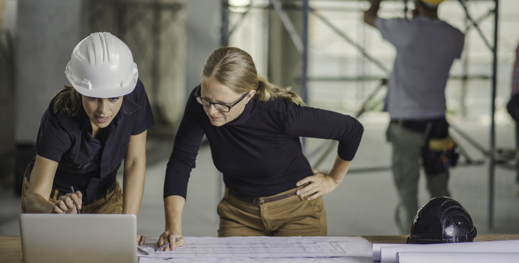 Site managers seeing how to implement layout robot construction